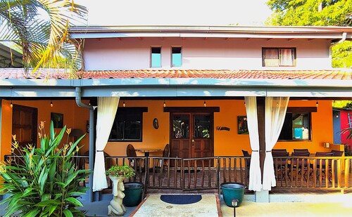 Stylish & Cozy Private Rooms in Tropical Paradise