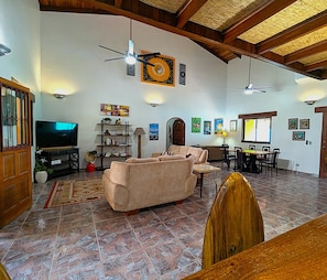 Smart TV - Stylish & Cozy Private Rooms in Tropical Paradise (Playa Herradura)
