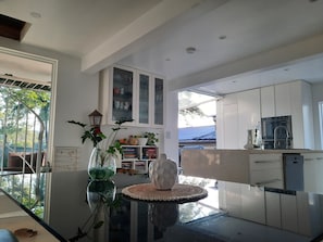 Private kitchen - Family home walking distance to Terrigal beach (Terrigal)