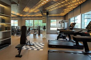 A gym with various exercise equipment, large windows, and a patterned ceiling. - Studio Le Jardin Cyrela · Pinheiros · Oscar Freire Metro Station (São Paulo)