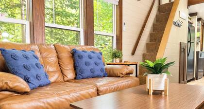 Nature’s Oasis | Hot Tub | Walkable to Deer Lick Falls