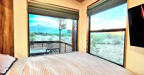 Tiny Home Farmstay With Sunset Mountain Views