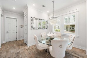 Dining - 🦩Book Me Baby! Chillin' in Prominence🦩 (Inlet Beach)