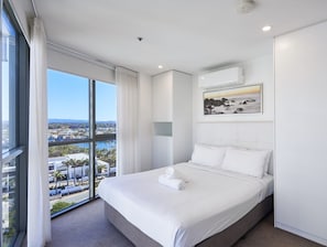 Room - Cozy Studio for 3 | 50m to Surfers Beach (Surfers Paradise)