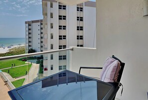 Property grounds - Regency Towers 507E | Oceanfront | Dog Friendly | Pensacola Beach | My Beach Getaways (Gulf Breeze)