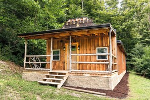 A rustic wooden cabin with a porch, a wagon wheel, and a sign that reads 'SHERIFF'. - Welcome to the Sheriff's Office (Stanton)
