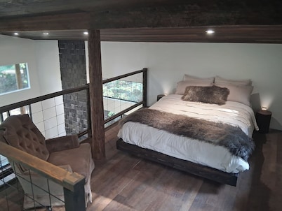 Rewild Cabin-Modern Cabin Sanctuary with Valley Views, Firepit & Wraparound Deck
