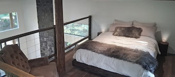 Rewild Cabin-Modern Cabin Sanctuary with Valley Views, Firepit & Wraparound Deck