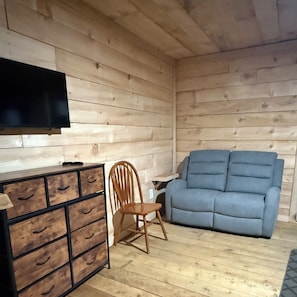 Unclassified image, 4 of 6, button - Fabulous cabin in Cordova perfect for your getaway!!! (Cordova)