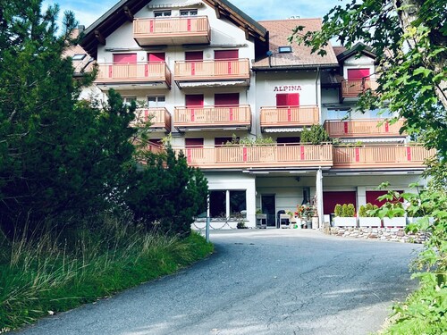 Haus Alpina (CharmingStay). 2.5-Zimmerwohnung mit zwei Balkonen by Interhome