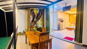 Phòng 3 Cao cấp, ban công, quang cảnh núi | Khu ăn uống
