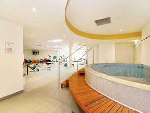 Pool - Bright 2-bedroom apartment with AC in charming Southbank (Southbank)