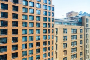 A multi-story building with a brick facade and numerous windows. - Blueground | Manhattan, rooftop, nr Freedom Tower (New York)