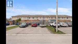 Unclassified image, 5 of 6, button - Billabong home (Guelph)