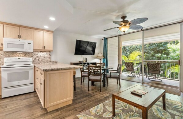 Private kitchen - The Happy Hideaway - Maui Calm by the Ocean (Kihei)