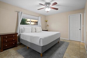 Primary Bedroom 1 - King - Scottsdale Buena Terra 🌵⛳ Pool, Hot Tub & Game Room Near Old Town Scottsdale (Scottsdale)