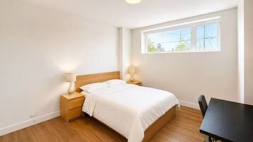 1 bedroom, desk, iron/ironing board, WiFi (free)