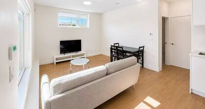 Sunlit 1-BR Suite Near Metrotown & Skytrain, calm, clean and comfortable.