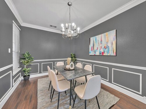 Modern & Cozy 3BR Home Close to Lake