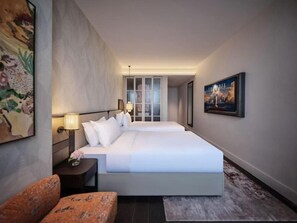 A hotel room with a large bed, a nightstand, a lamp, a painting, and a view of the outside. - Kongshang  River view Hotel (Chongqing)