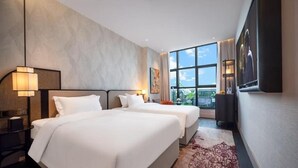 A hotel room with two beds, a large window, and a view of the outdoors. - Kongshang  River view Hotel (Chongqing)