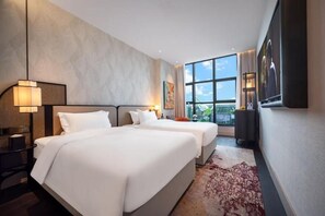 A hotel room with two beds, a large window, and a view of the outdoors. - Kongshang  River view Hotel (Chongqing)