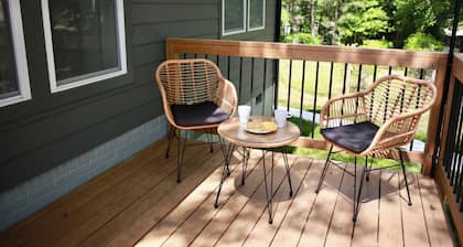 Cozy Mid-Century Modern Hideaway
