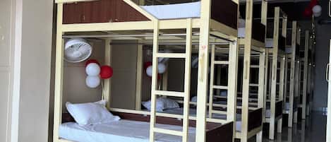 Dormitorio compartido Deluxe, vista a la ciudad | Wifi gratis