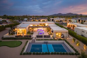 Soak in the full scale of the estate — courts, pool, and putting green all yours for the stay. - Paradise Reserve | Luxe Pool, GolfSim & Pickleball (Scottsdale)