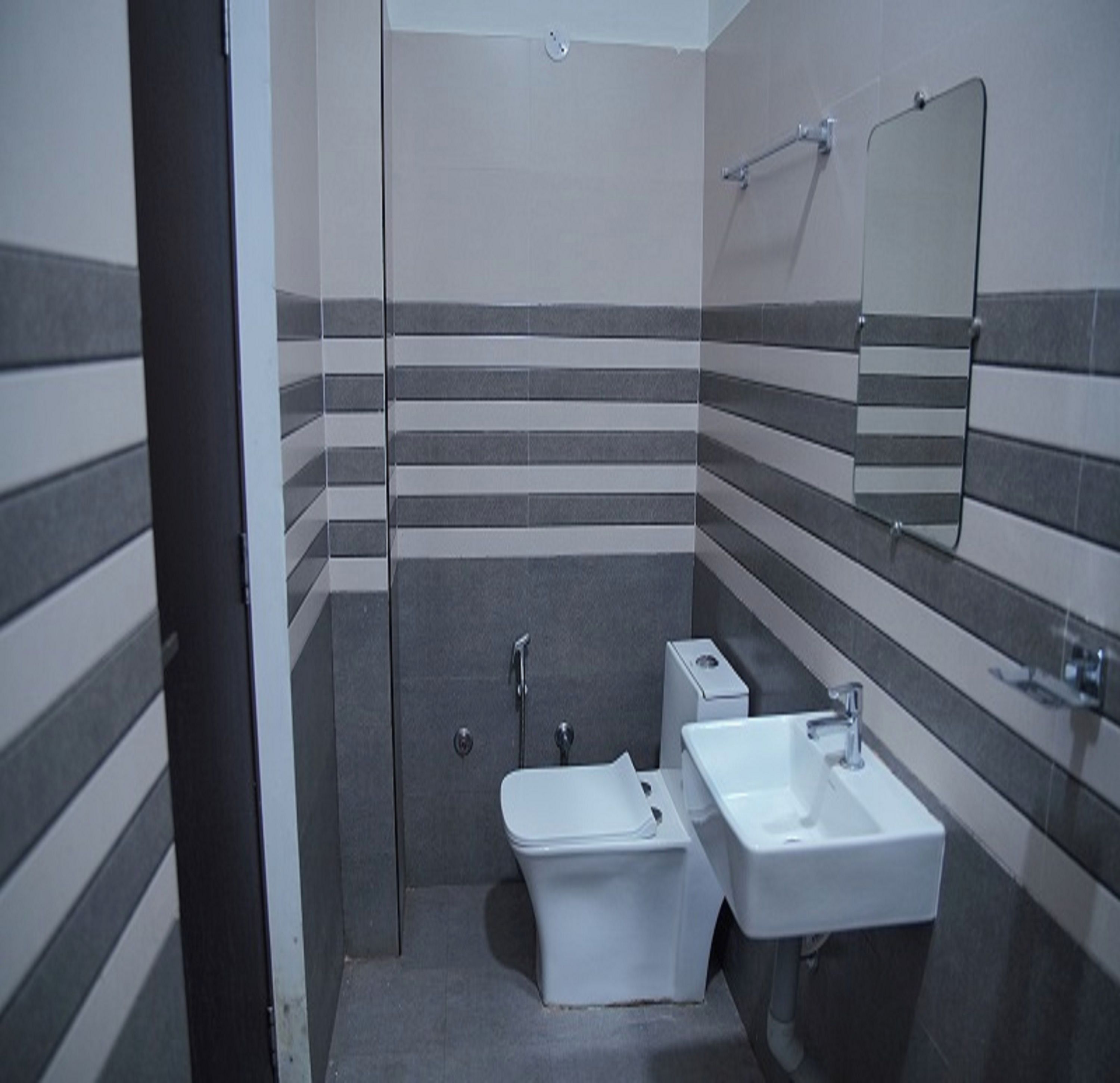 A bathroom with a toilet, bidet, and sink.