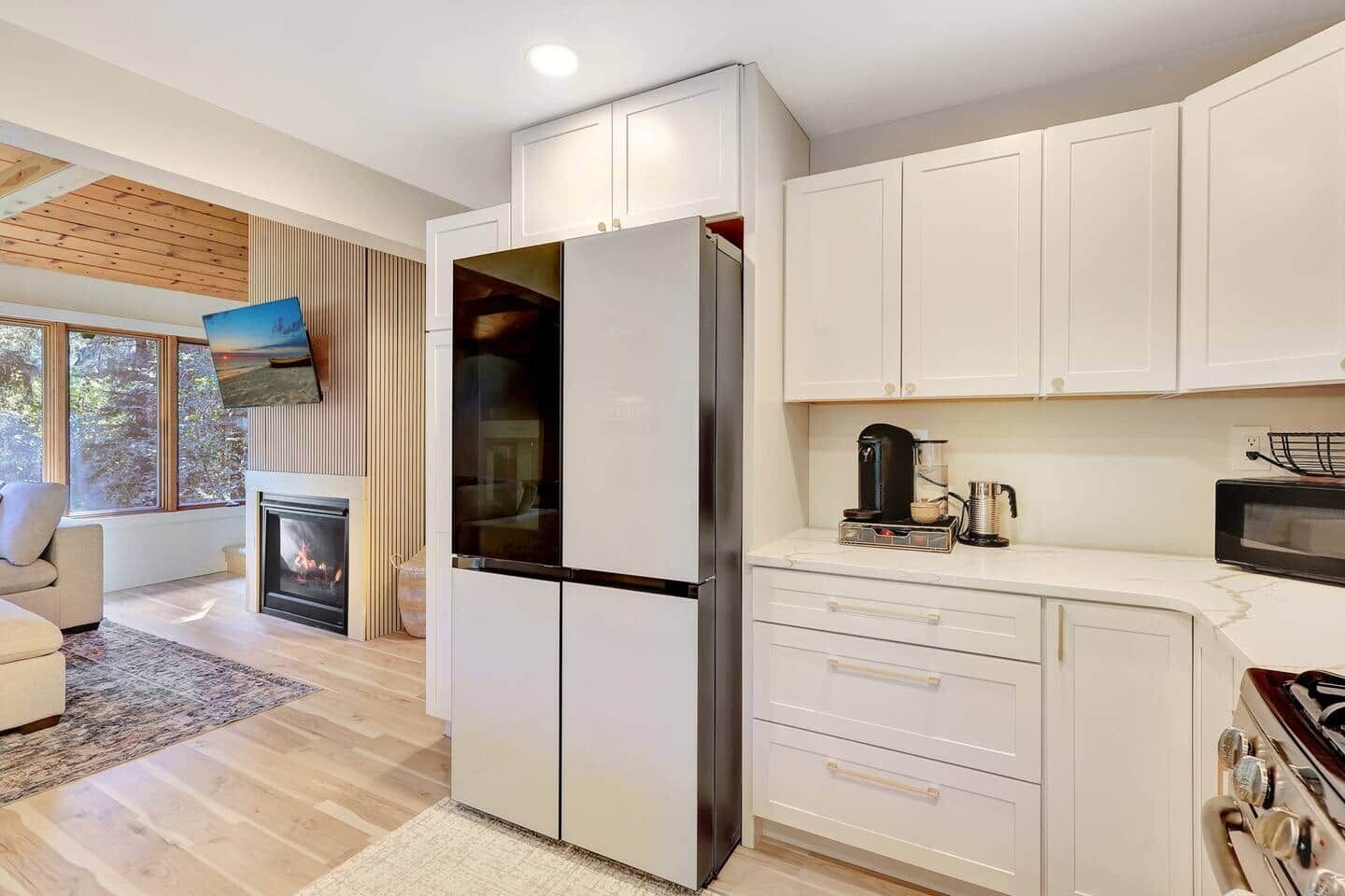 Coffee/tea maker, microwave, oven, stovetop