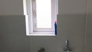 Deluxe Room | Bathroom - Buddiez Space Hotel And Restaurant (Chitkul)