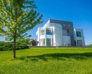 Exterior - Great Choice!  One Bedroom Suite!  Close to Shopping, Parks & Museums! (West Des Moines)