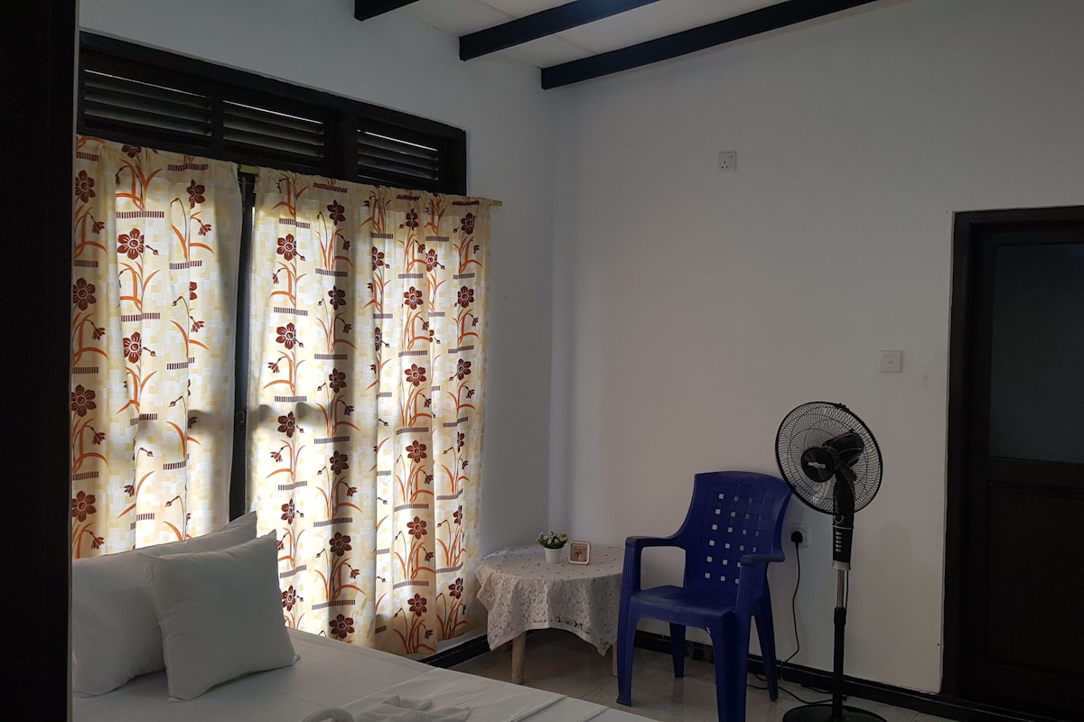House, Balcony, Mountain View | Iron/ironing board