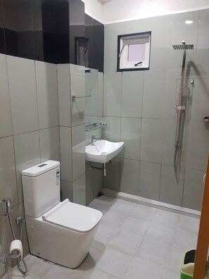Standard Double Room, Mountain View | Bathroom - Shalom View Homestay  (Kandy)