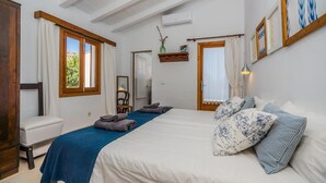 A bedroom with a bed, a chair, a desk, and a window. - Idyllic Country Getaway for 2 (Pollença)