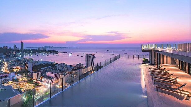 Terrace/patio - Pattaya Central Heart with Infinity Pool (Muang Pattaya)