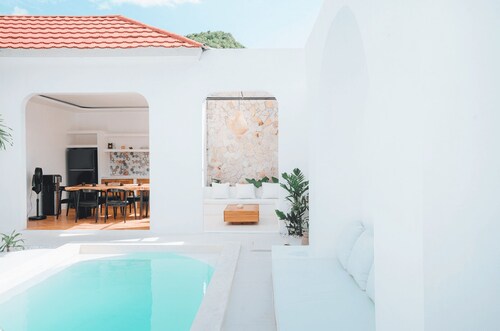 Costa Luna Villa, Modern Mediterranean Villa Near Lancing Beach