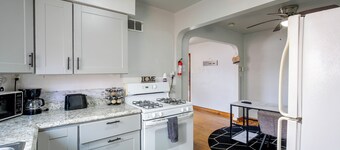 7 Mi to Downtown St Louis! Cozy Apartment