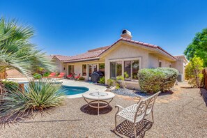 A residential property with a swimming pool, patio furniture, and a well-maintained garden. - 2 Mi to Tennis Garden! Extended Retreat w/ Pool (La Quinta)