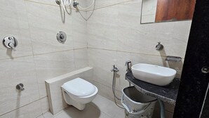 ห้องดีลักซ์ดับเบิล, วิวเมือง | ห้องน้ำ
