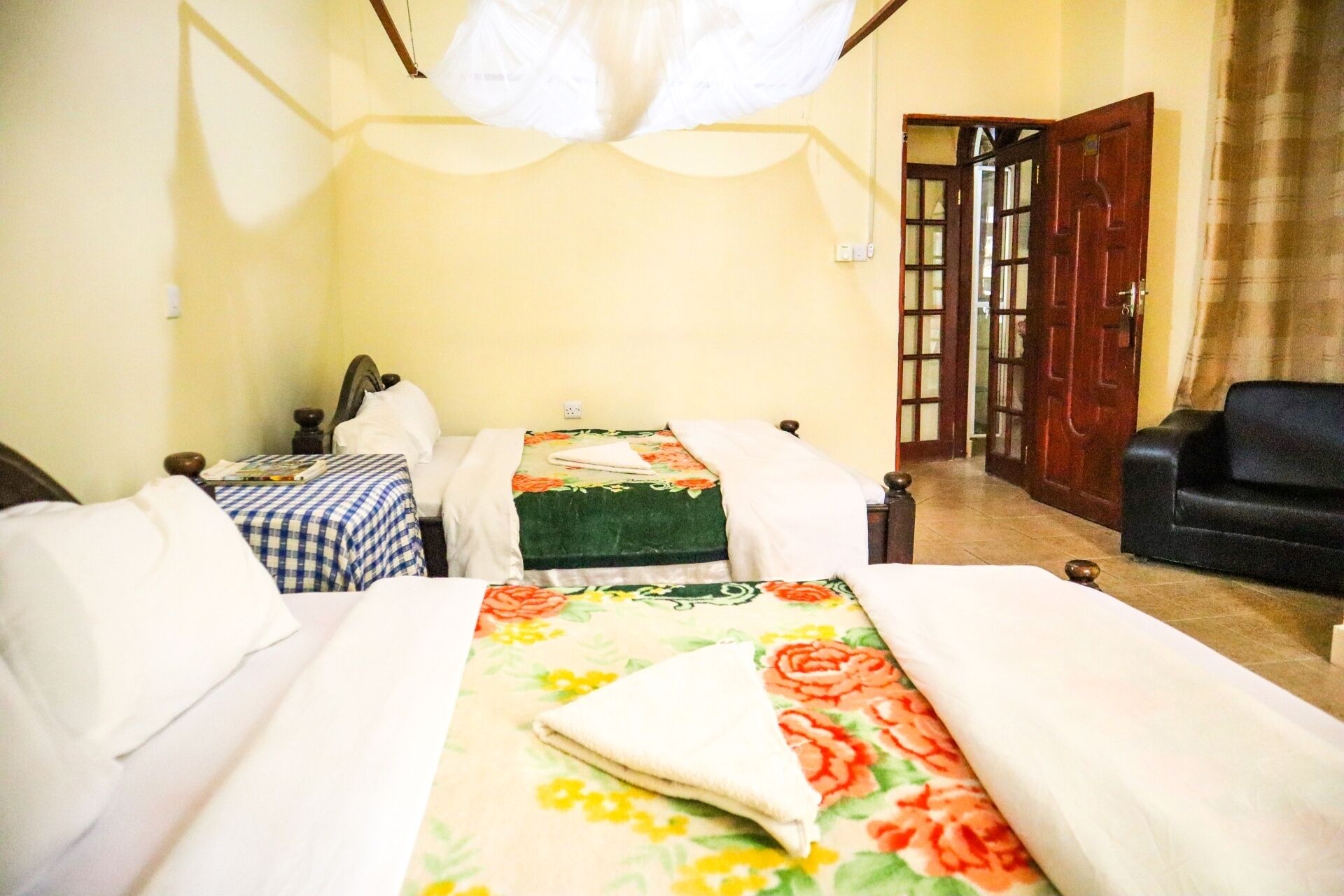 Deluxe Twin Room, Garden View | In-room safe, desk, laptop workspace, soundproofing