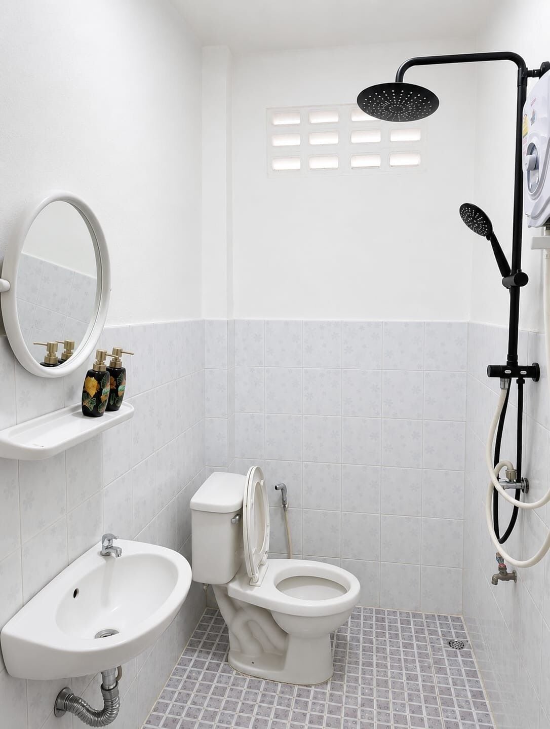 Free toiletries, soap, shampoo
