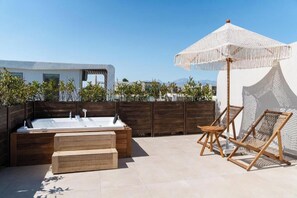 Bañera de hidromasaje al aire libre