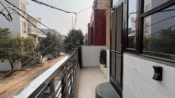 Luxury Suite, Balcony | Property grounds