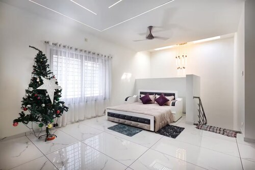 Alleppey Breeze by 8MH - Luxury Backwater Villa