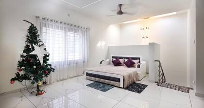 Alleppey Breeze by 8MH - Luxury Backwater Villa
