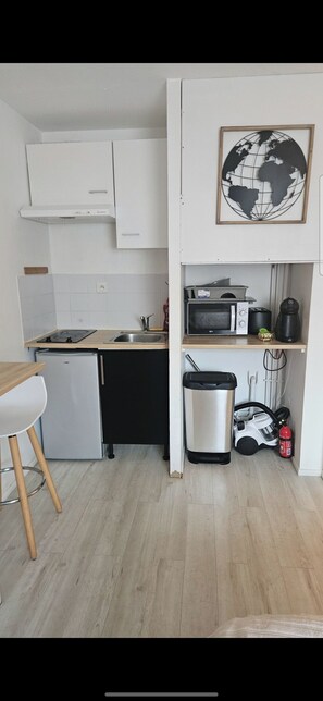 Unclassified image, 4 of 5, button - Vrbo Property (Saint-Brieuc)