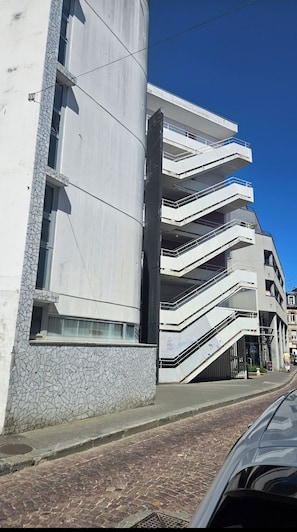 Unclassified image, 2 of 5, button - Vrbo Property (Saint-Brieuc)
