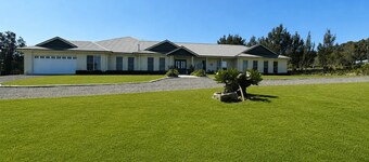 Olive Ridge Estate - 43 peaceful acres in the heart of Pokolbin, Olive Ridge Estate can easily accommodate up to 30 guests